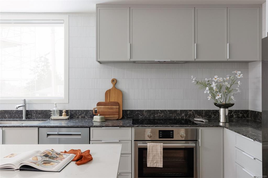 Fourth View of 1520 Louise Pl, Harper, Saanich, BC, V8P 2T8