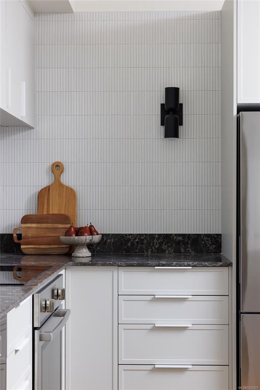 Fifth View of 1520 Louise Pl, Harper, Saanich, BC, V8P 2T8