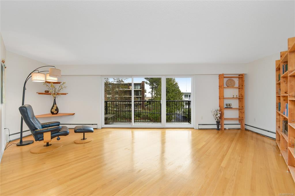 Third View of 1400 Newport Ave, Oak Bay Towers, Oak Bay, BC, V8S 5K9