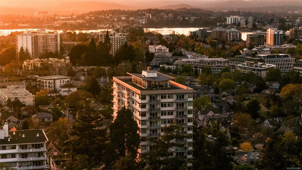 Second View of 250 Douglas St, Bickerton Court, Victoria, BC, V8V 2P4