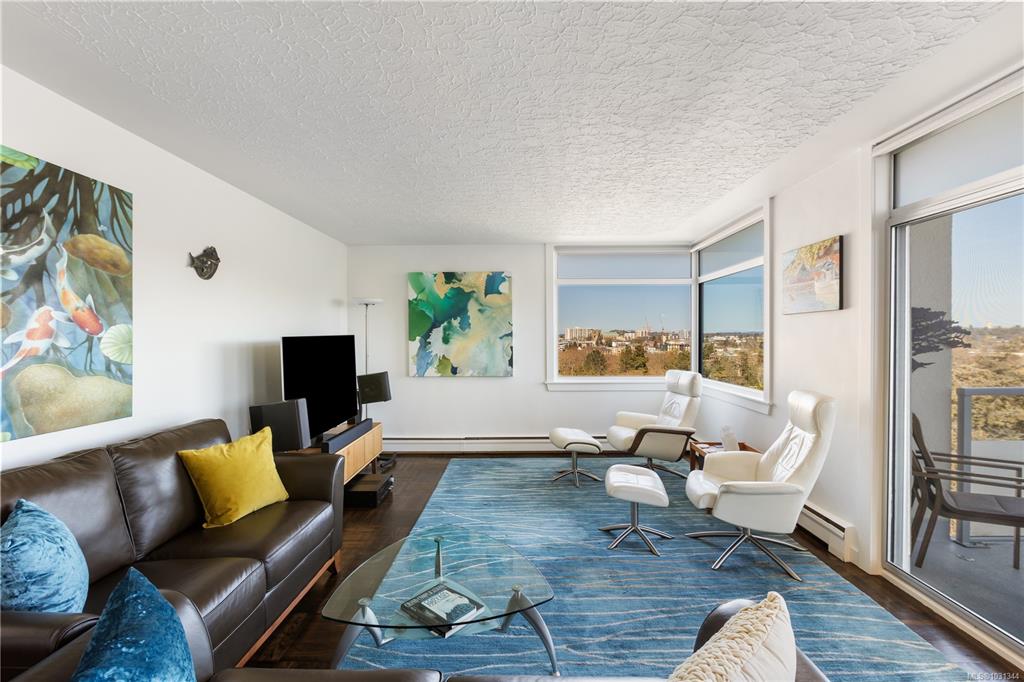 Fourth View of 250 Douglas St, Bickerton Court, Victoria, BC, V8V 2P4