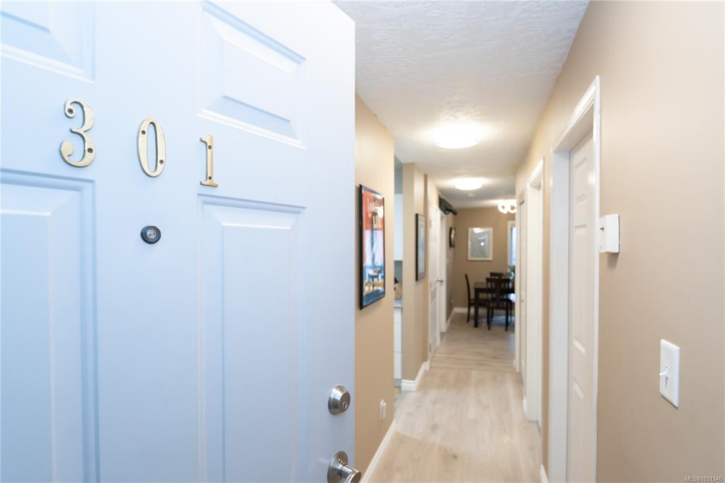 Fourth View of 331 Burnside Rd E, Victoria, BC, V9A 1A6