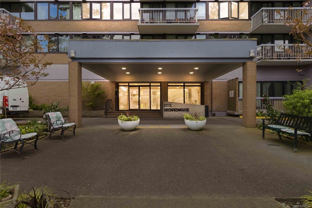 Third View of 647 Michigan St, Ochard House, Victoria, BC, V8V 2P7