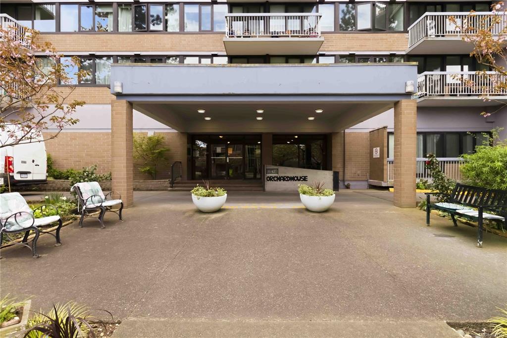 Fourth View of 647 Michigan St, Ochard House, Victoria, BC, V8V 2P7