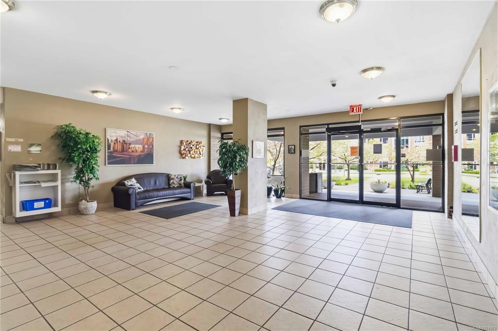 Fifth View of 647 Michigan St, Ochard House, Victoria, BC, V8V 2P7