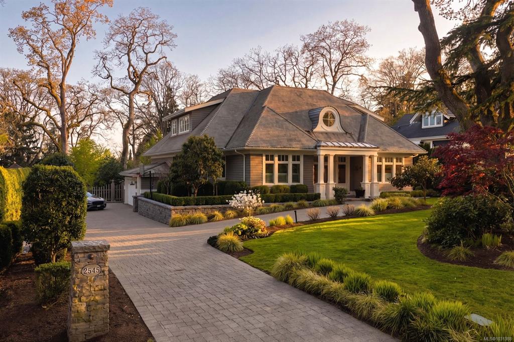 Fourth View of 2545 Lansdowne Rd, Oak Bay, BC, V8R 3P2