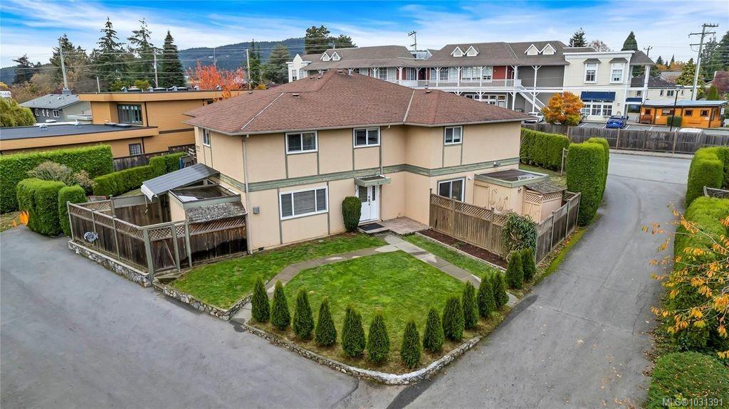 Second View of 1945 Lisnoe Ave, Central Saanich, BC, V8M 1T2