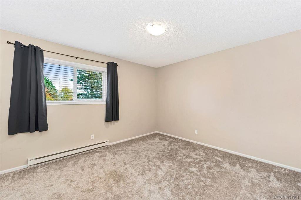 Third View of 1945 Lisnoe Ave, Central Saanich, BC, V8M 1T2