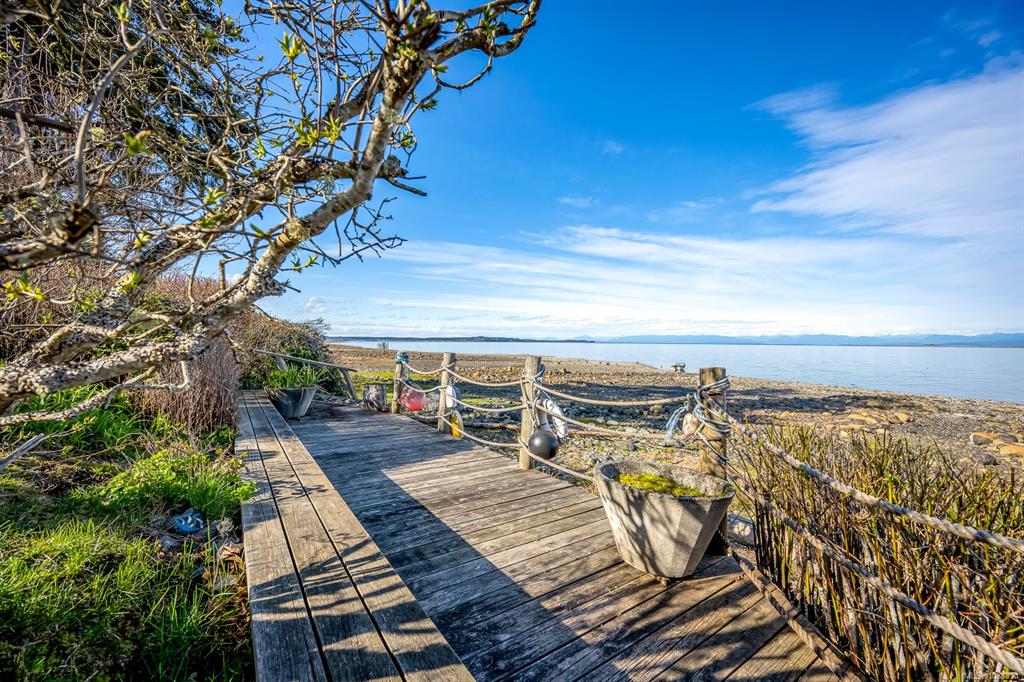 Third View of 5018 Spence Rd, Courtenay, BC, V9N 9S1