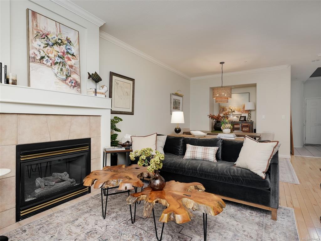 Fourth View of 2560 Cadboro Bay Rd, Oak Bay, BC, V8R 5J2