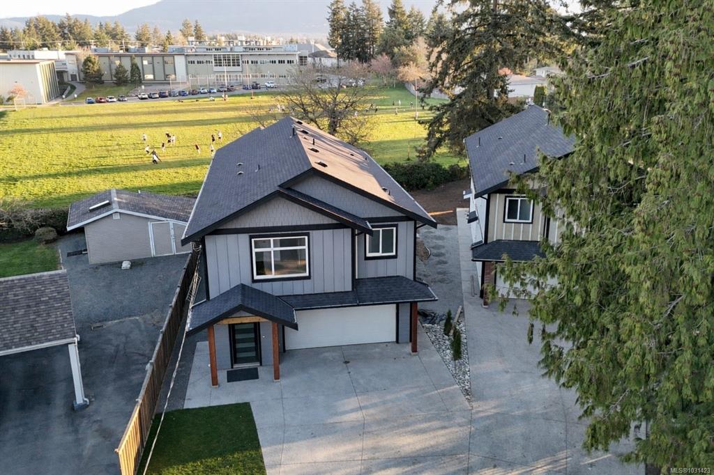 Second View of 416 Diamond Blvd, Nanaimo, BC, V9T 2R7