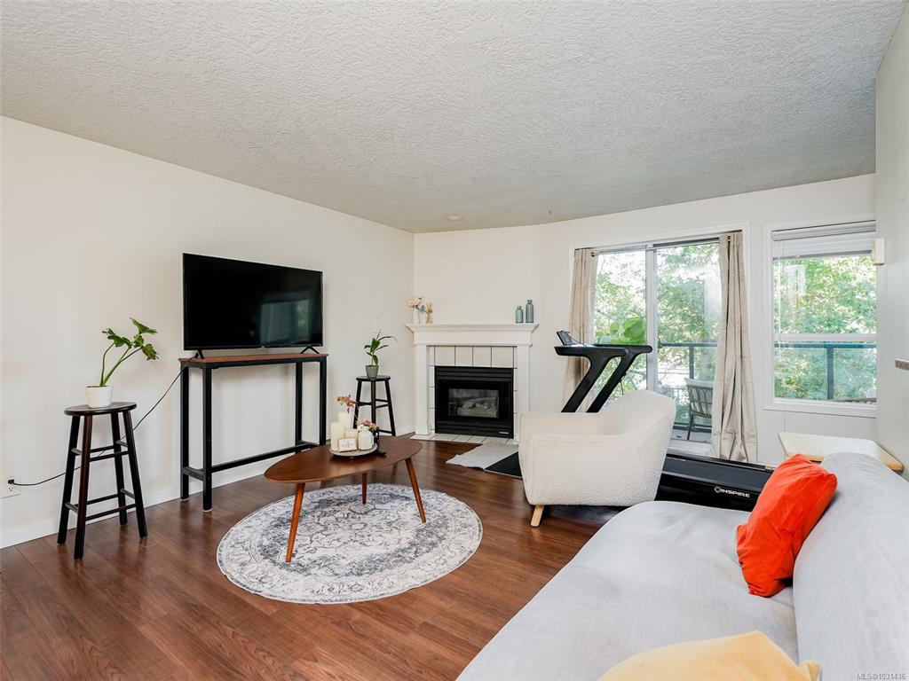 Fourth View of 899 Darwin Ave, Saanich, BC, V8X 2X7