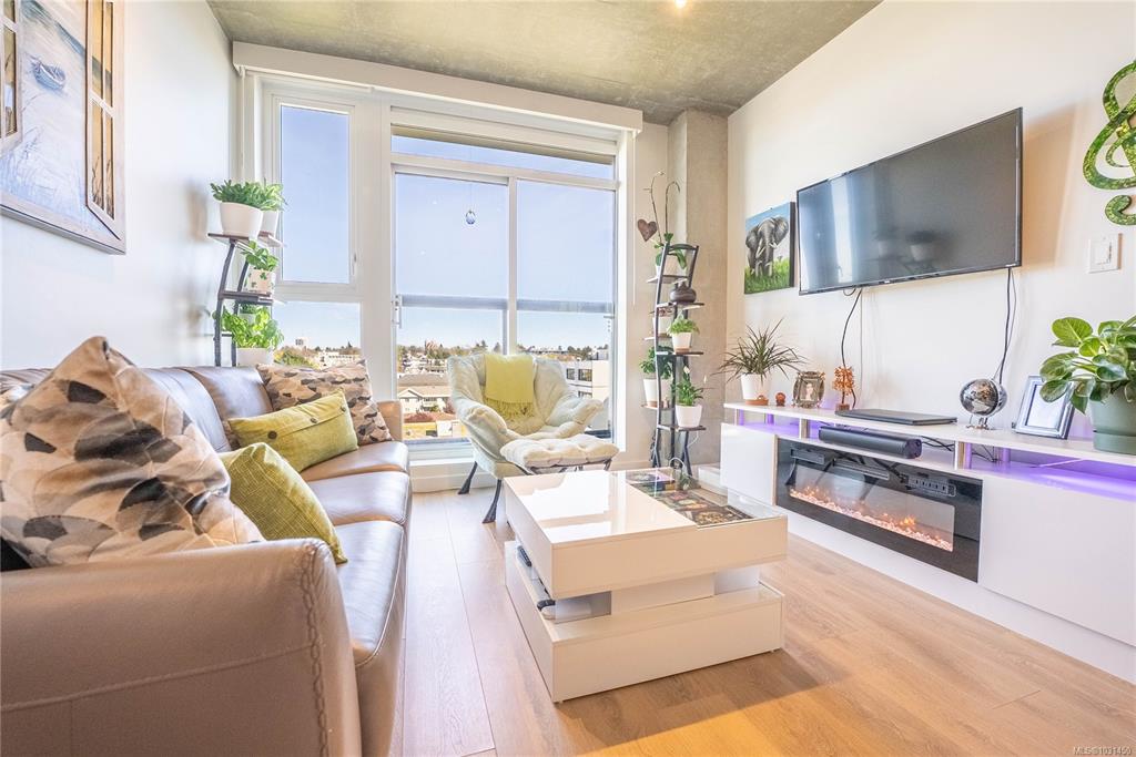 Third View of 1097 View St, Victoria, BC, V8V 0G9