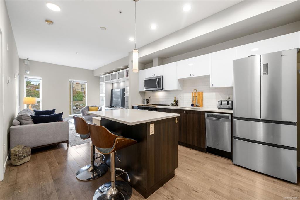 767 Tyee Rd, 1031461, BC,