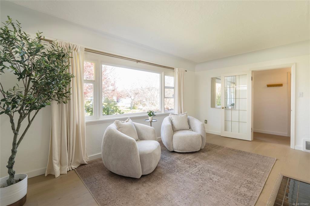 Fourth View of 2041 Carnarvon St, Oak Bay, BC, V8R 2V2