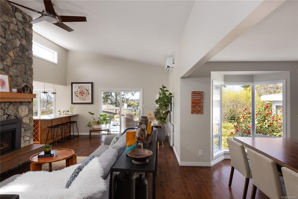 Fifth View of 338 Foul Bay Rd, Victoria, BC, V8S 4G7