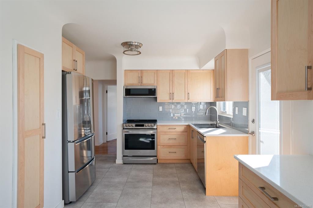 Fourth View of 354 Foul Bay Rd, Victoria, BC, V8S 4G8