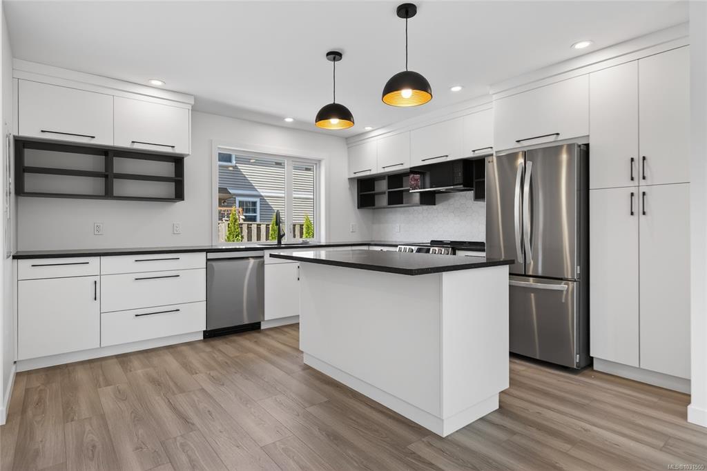 Fifth View of 1590 Piercy Ave, Courtenay, BC, V9N 3E9