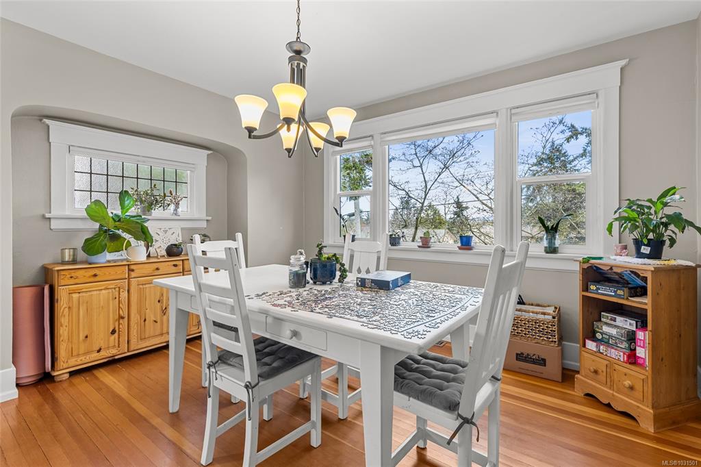 Third View of 721 Snowdrop Ave, Saanich, BC, V8Z 2N3