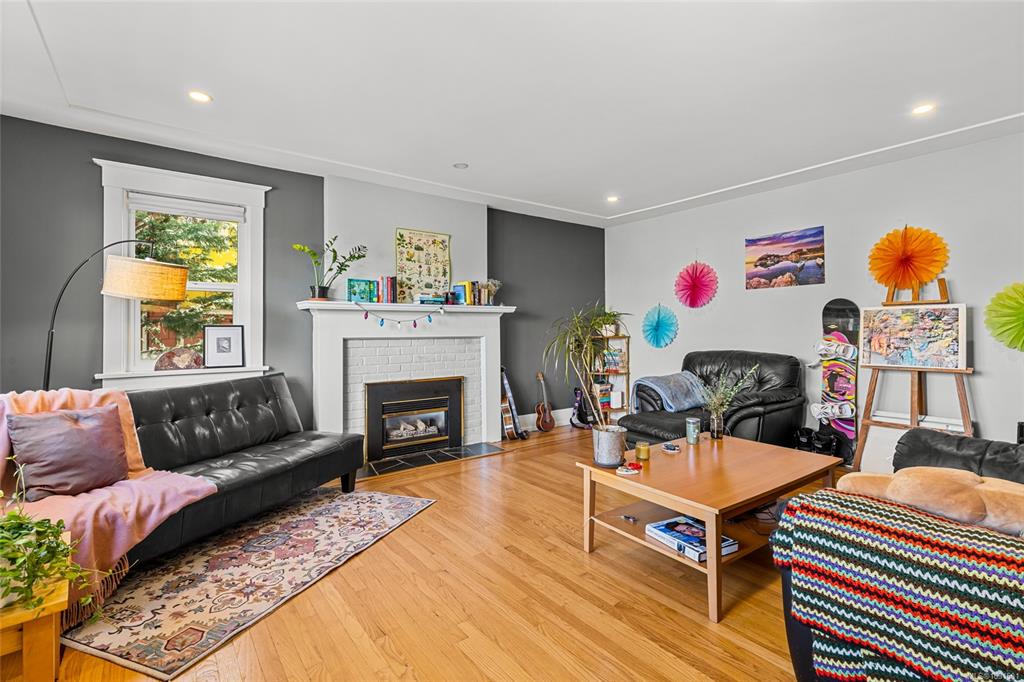 Fourth View of 721 Snowdrop Ave, Saanich, BC, V8Z 2N3