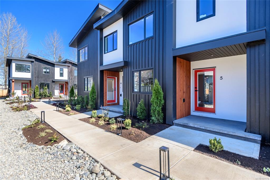 Fifth View of 1590 Piercy Ave, Courtenay, BC, V9N 3E9