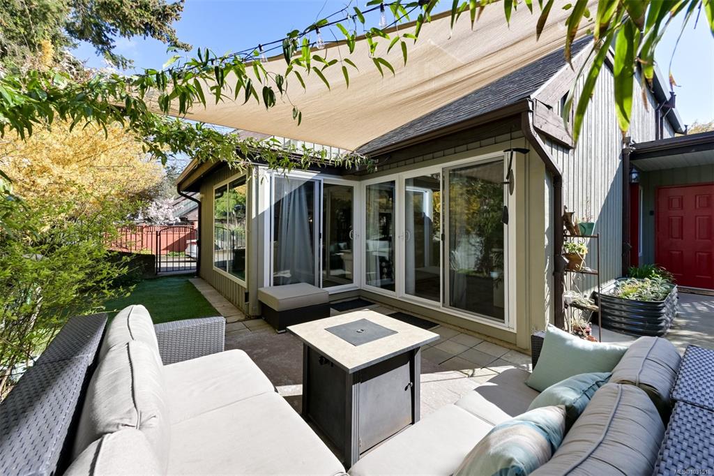 Third View of 1294 Denman St, Spring Ridge, Victoria, BC, V8T 1L8