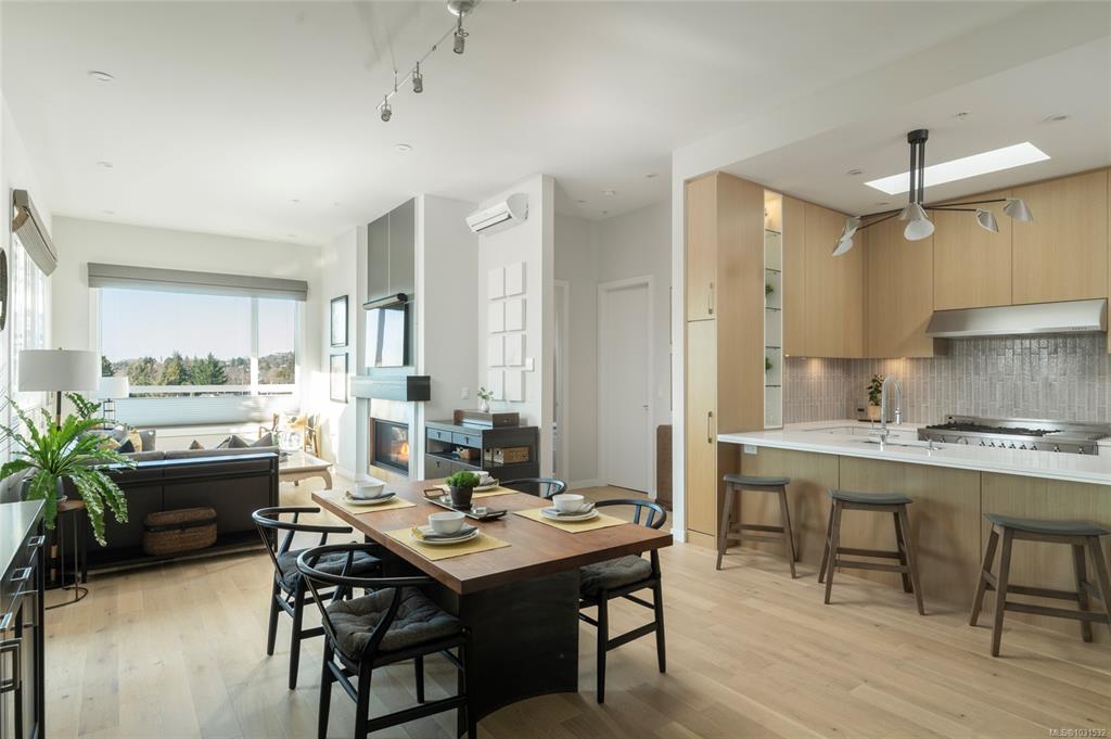 Fifth View of 2285 Bowker Ave, Bowker Collection, Oak Bay, BC, V8R 2E2