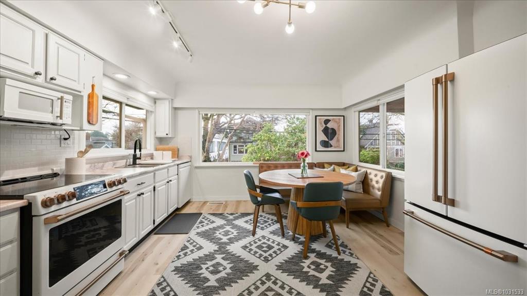 Fourth View of 2360 Cranmore Rd, Oak Bay, BC, V8V 3K8