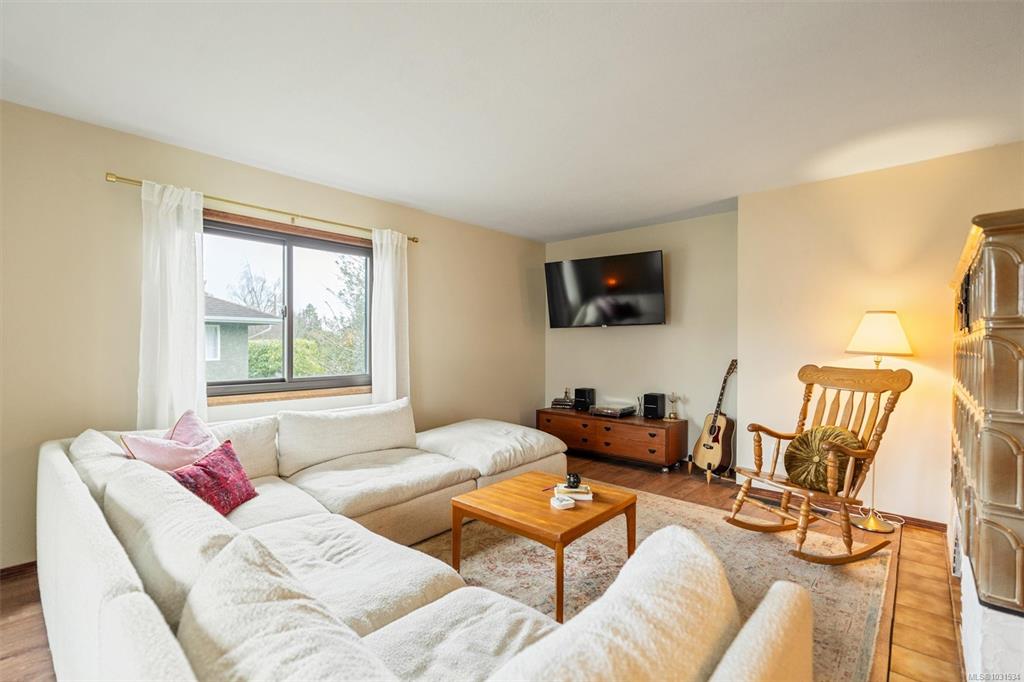 Fifth View of 891 Lavender Ave, Saanich, BC, V8Z 2M6