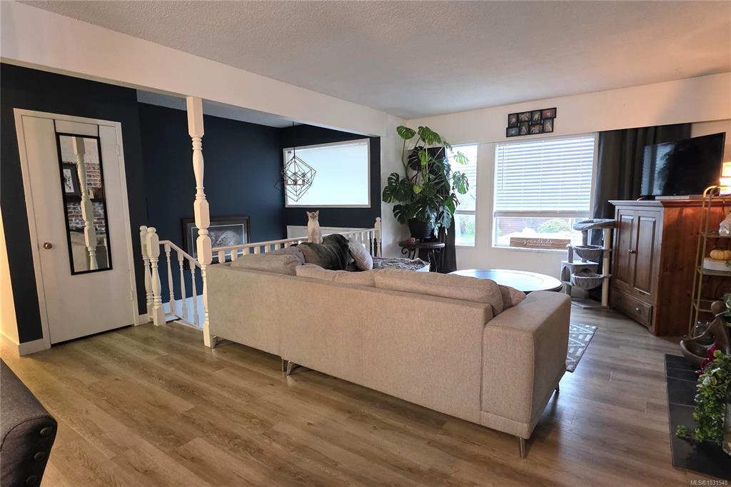 Fourth View of 222 Thulin St, Campbell River, BC, V9W 2K7