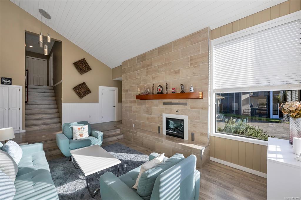 Third View of 1171 Royal Oak Dr, Saanich, BC, V8X 3T7