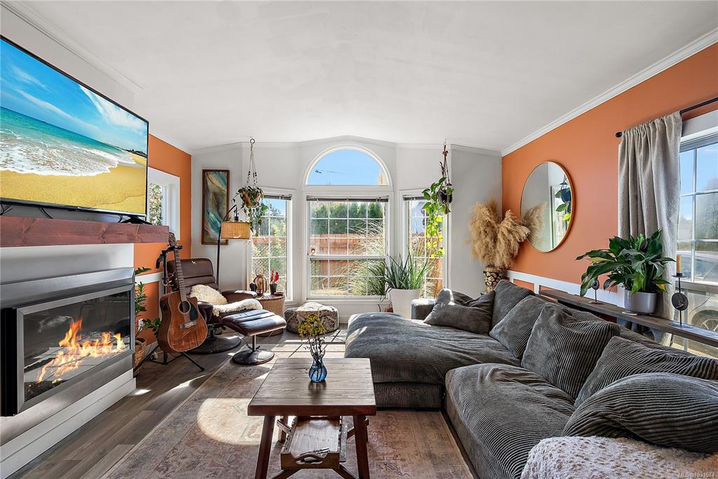 1581 Middle Rd, 1031574, BC,