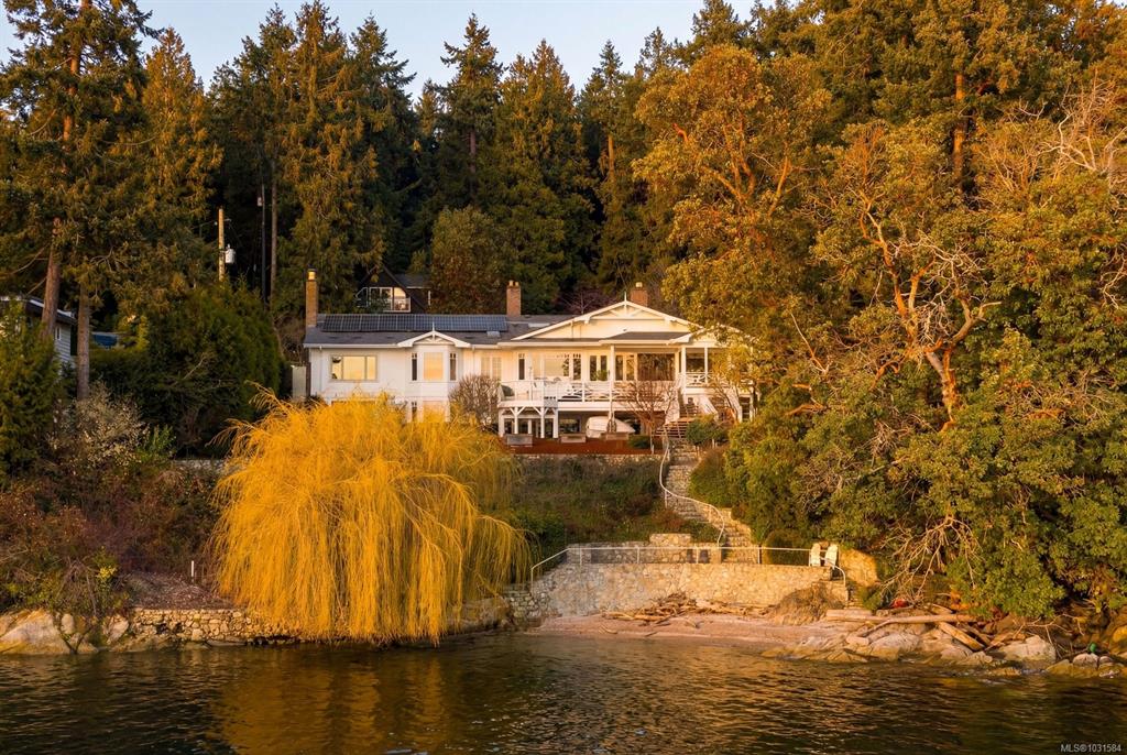 Second View of 643 Senanus Dr, Central Saanich, BC, V8M 1S6