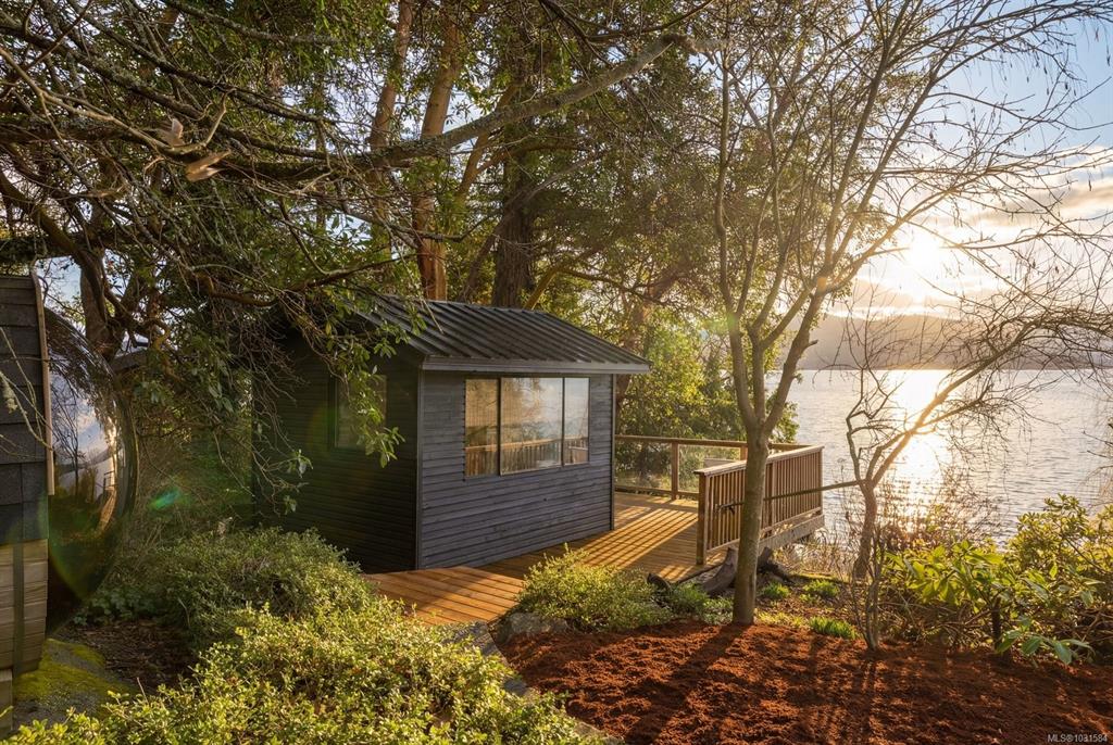 Third View of 643 Senanus Dr, Central Saanich, BC, V8M 1S6