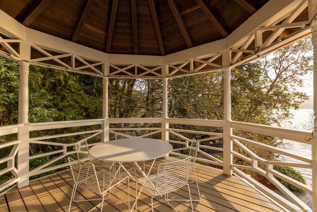 Fourth View of 643 Senanus Dr, Central Saanich, BC, V8M 1S6