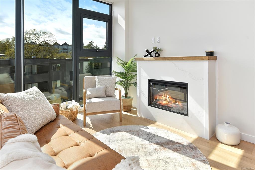 899 Esquimalt Ave, 1031592, BC,