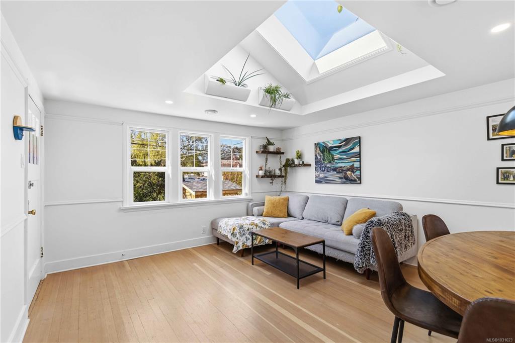 Third View of 232 Michigan St, Victoria, BC, V8V 1R3