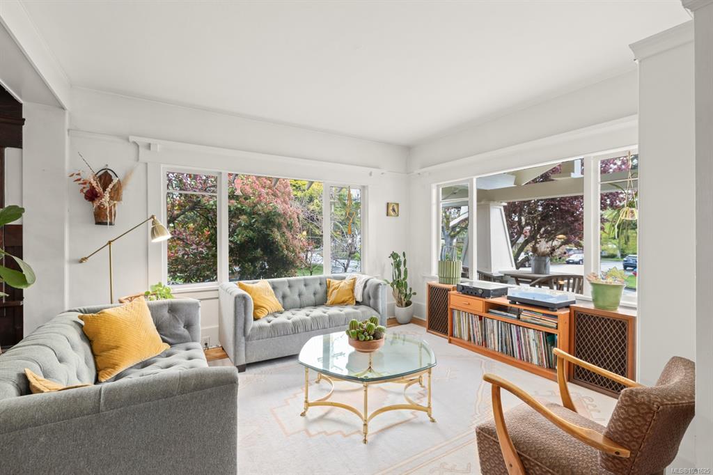 Fifth View of 886 Maddison St, Victoria, BC, V8S 4C2