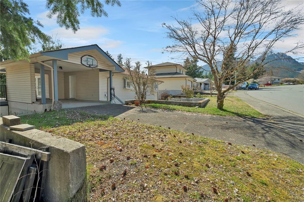 Third View of 404 Donner Dr, Gold River, BC, V0P 1G0