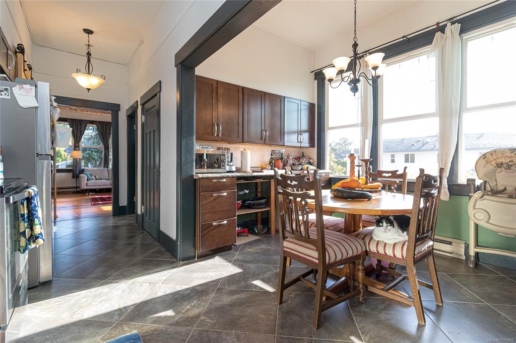 Fourth View of 2920 Shakespeare St, Victoria, BC, V8R 4H4