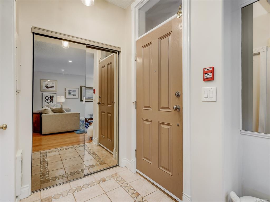 Fifth View of 75 Songhees Rd, Victoria, BC, V9A 7M5