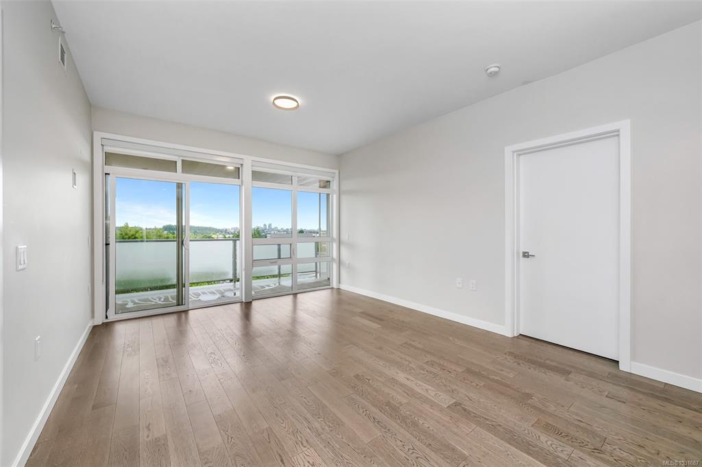 Fourth View of 881 Short St, Saanich, BC, V8X 0B7