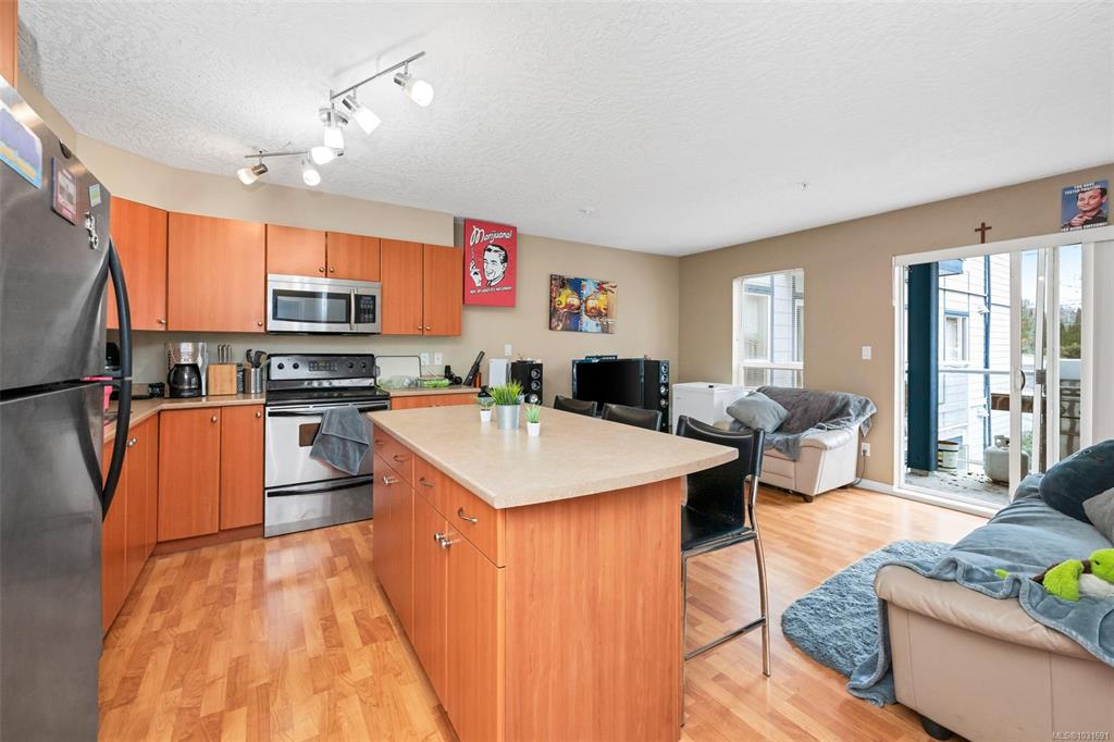 Third View of 383 Wale Rd, Colwood, BC, V9B 2P9