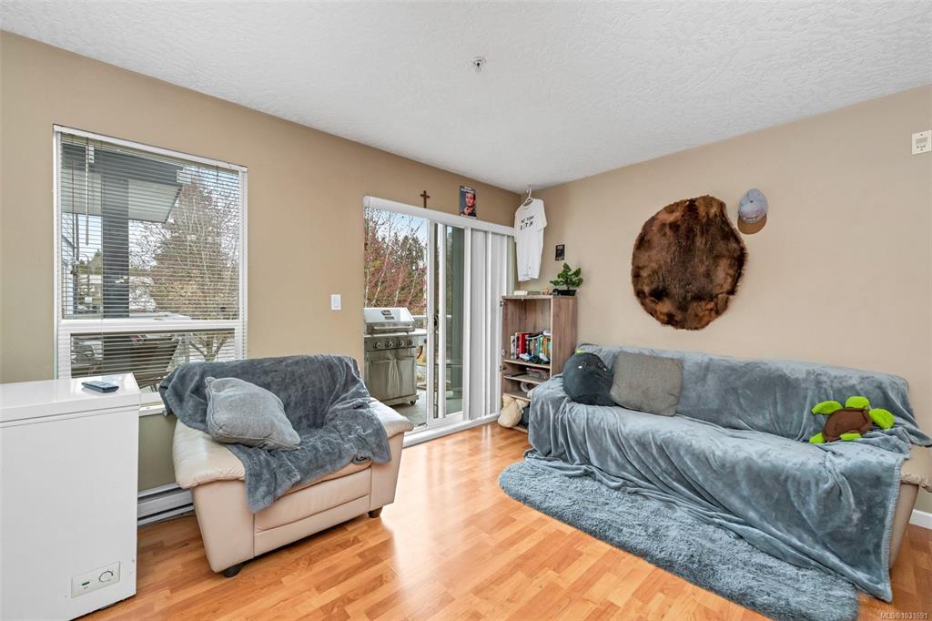 Fourth View of 383 Wale Rd, Colwood, BC, V9B 2P9
