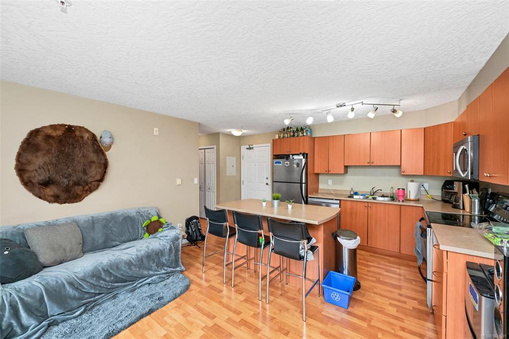 Fifth View of 383 Wale Rd, Colwood, BC, V9B 2P9