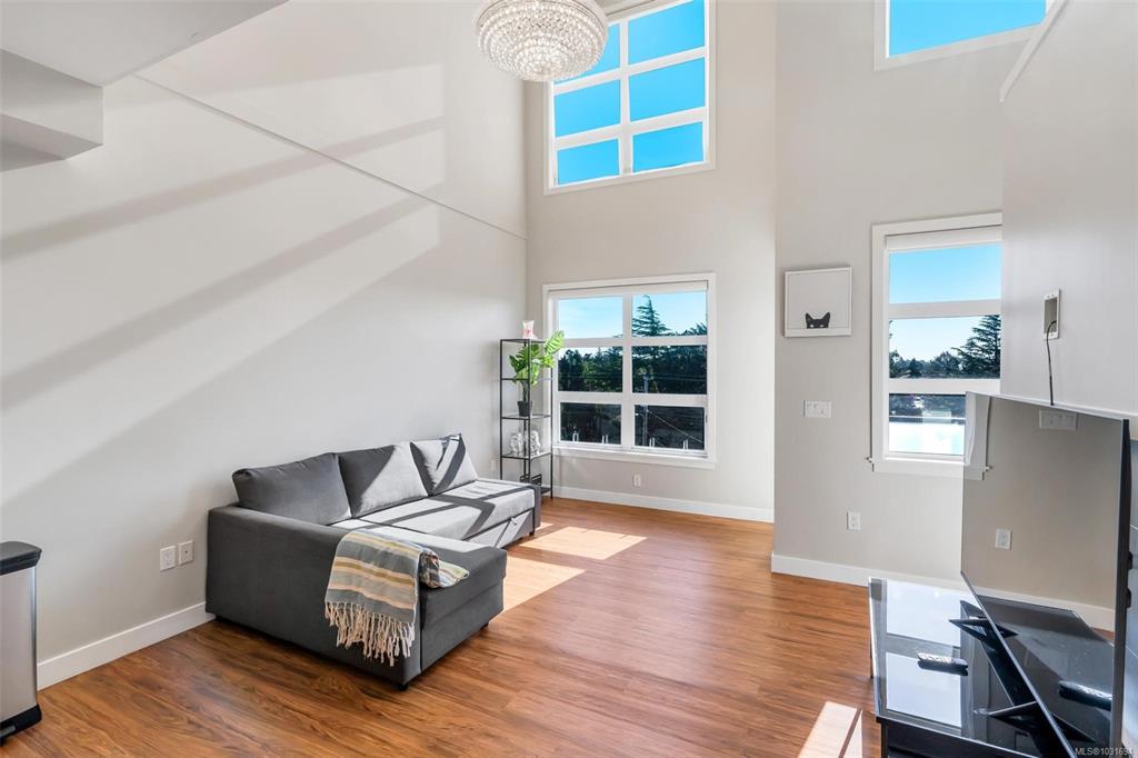 Fourth View of 4000 Shelbourne St, Saanich, BC, V8N 0B6