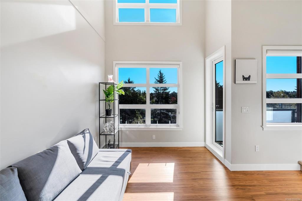 Fifth View of 4000 Shelbourne St, Saanich, BC, V8N 0B6