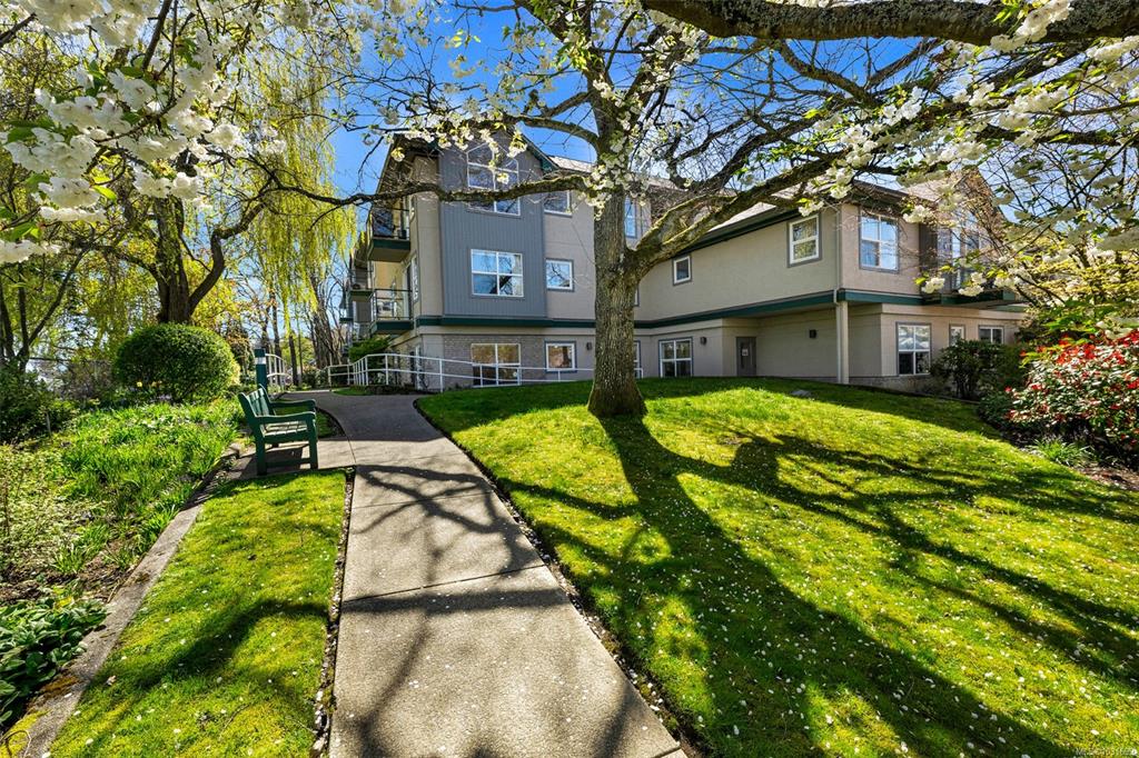 Third View of 1485 Garnet Rd, Rosebank Gardens, Saanich, BC, V8P 5T5