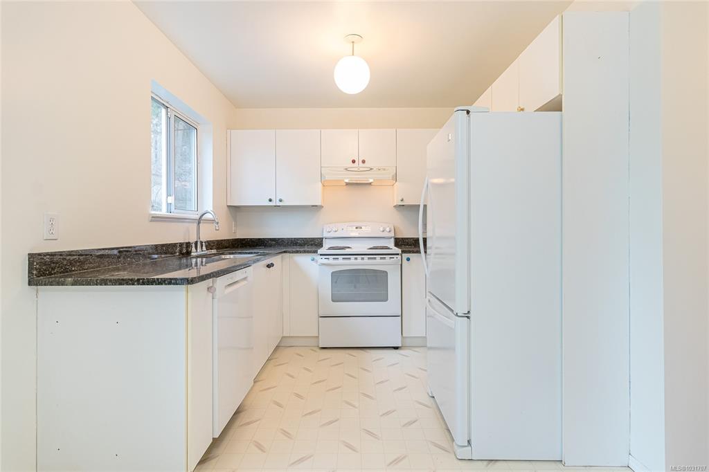 Third View of 1140 Trans Canada Hwy, Ladysmith, BC, V9G 1B3