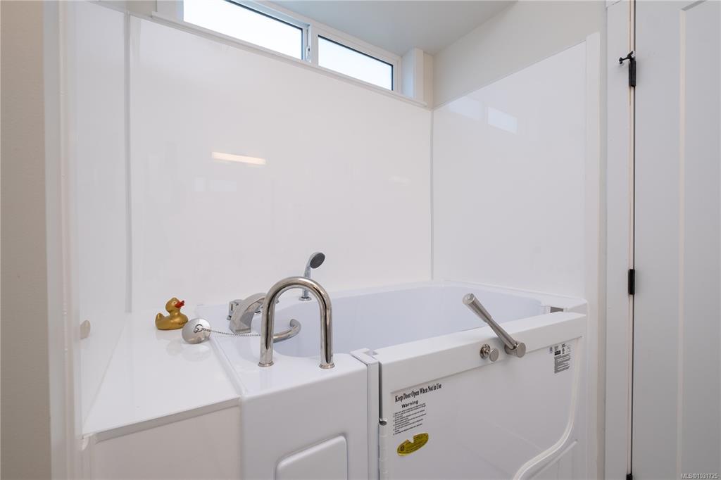 Fifth View of 708 Sitka St, Campbell River, BC, V9W 2C3